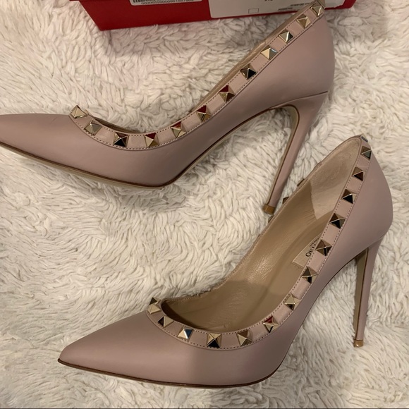 Valentino Garavani Rockstud Pumps 💕 Heels - Picture 12 of 15